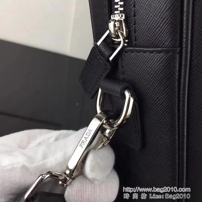 普拉達PRADA原單 全網最新款 原單貨號2VE368-9黑色 PRADA專櫃男士公事包 PHY1573